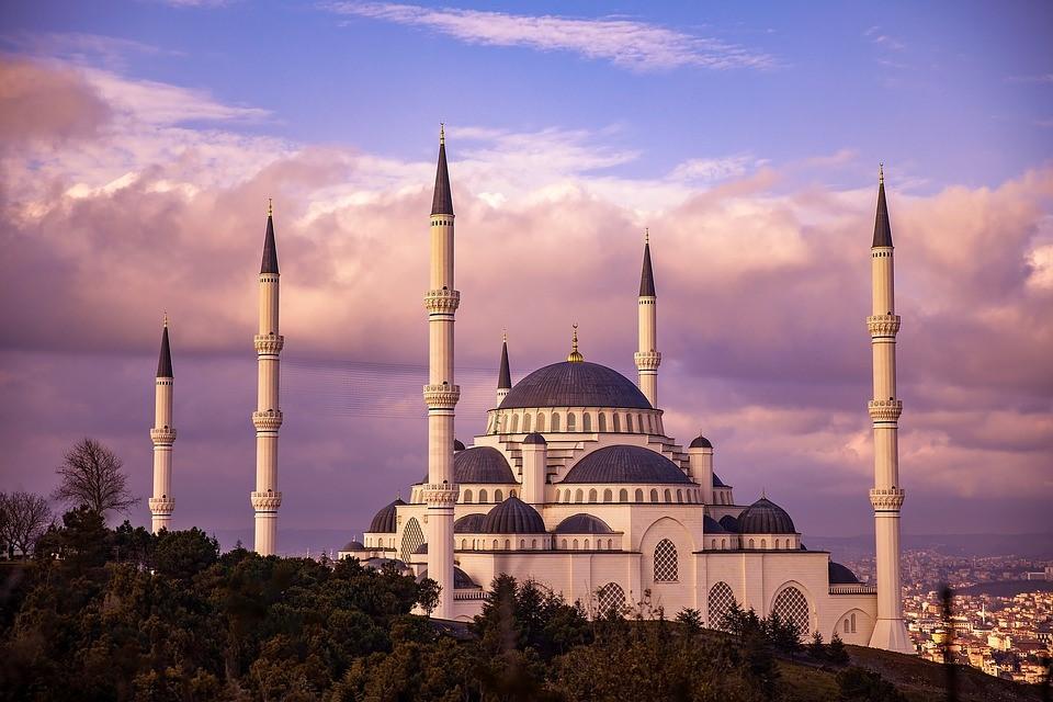 TURCHIA TRA MAIOLICHE E SULTANI